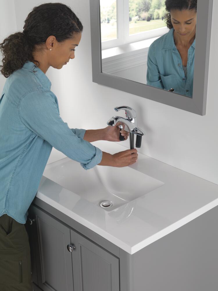 Delta Classic Single Handle Centerset Bathroom Faucet