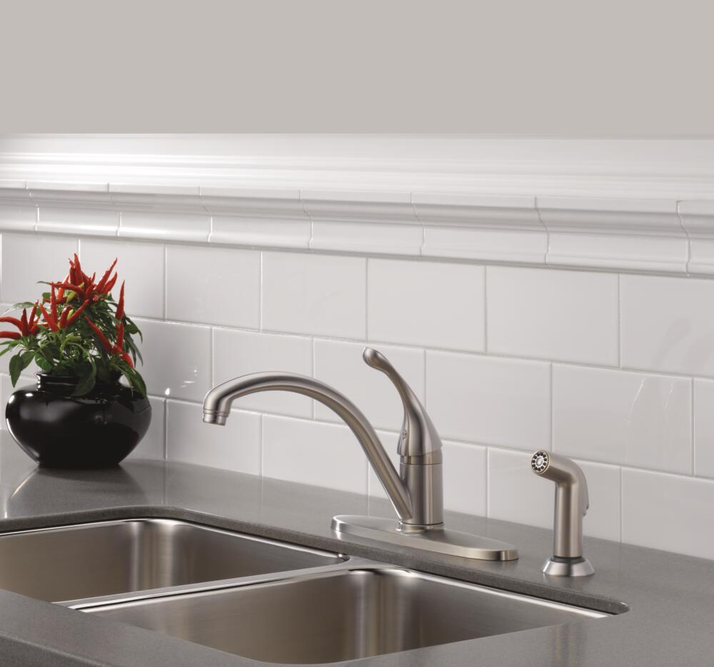 Delta Collins Single Handle Kitchen Faucet with Spray 1.8 GPM