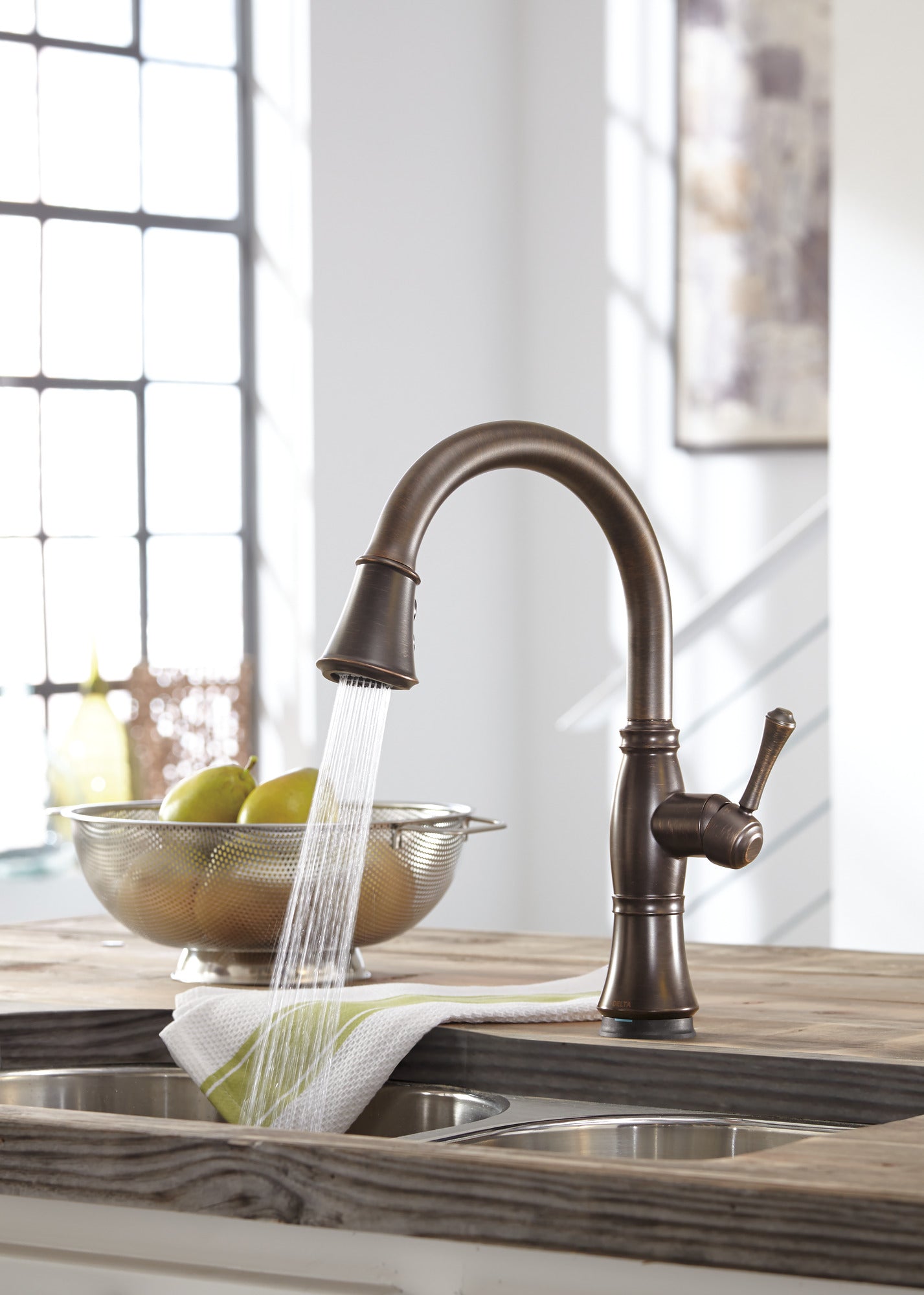 Delta Cassidy Single Handle Pull-Down Kitchen Faucet with Touch2O