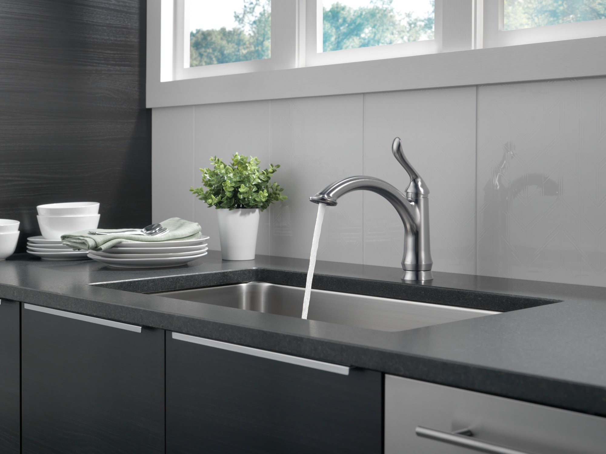 Delta Linden Single Handle Kitchen Faucet Certified Refurbished