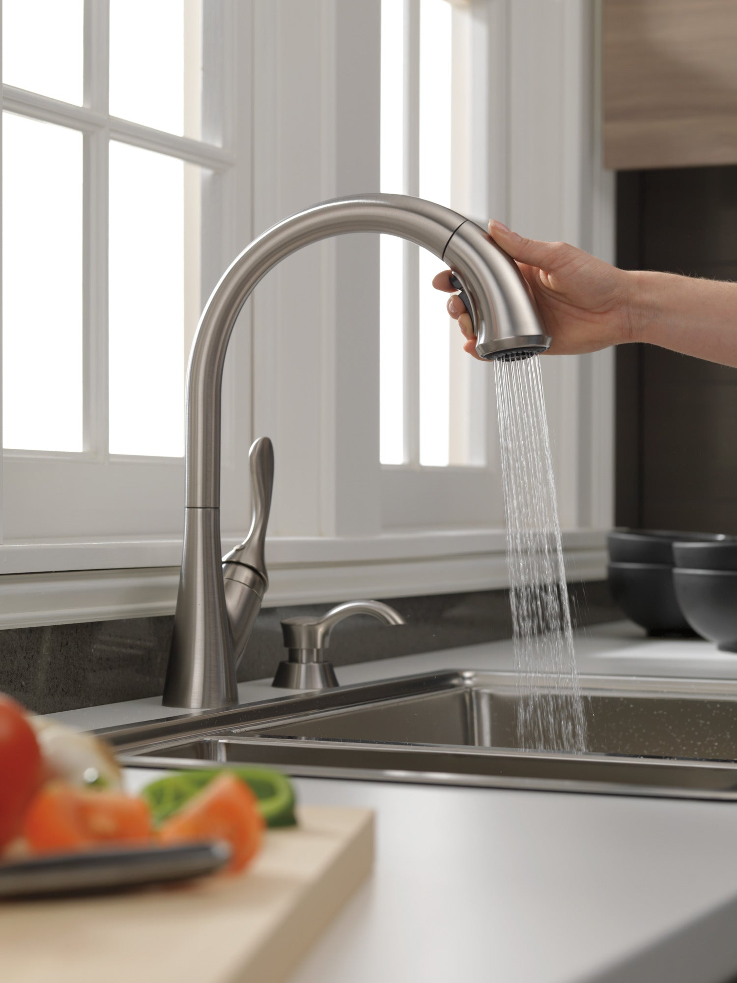 Delta Ashton Single Handle Pull-Down Kitchen Faucet