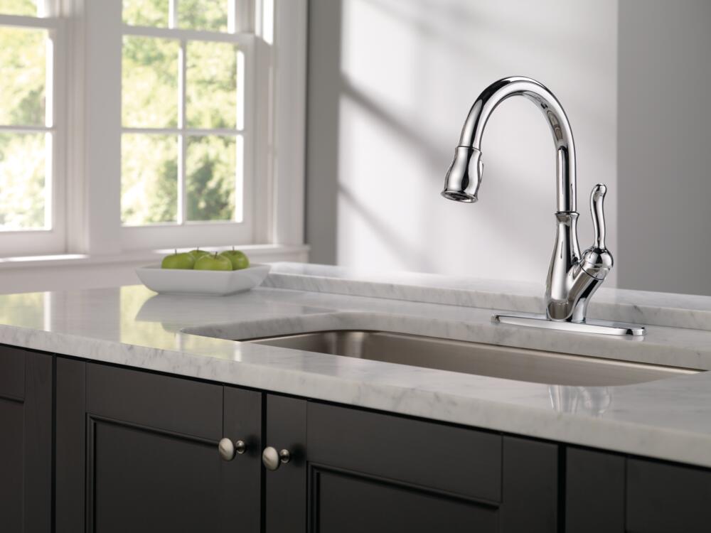 Delta Leland Single Handle Pulldown Kitchen Faucet Certified Refurbished