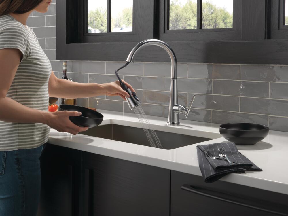 Delta Emmeline Single Handle Pull-Down Kitchen Faucet