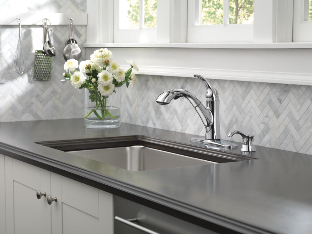 Delta Kessler Single Handle Pull-Out Kitchen Faucet