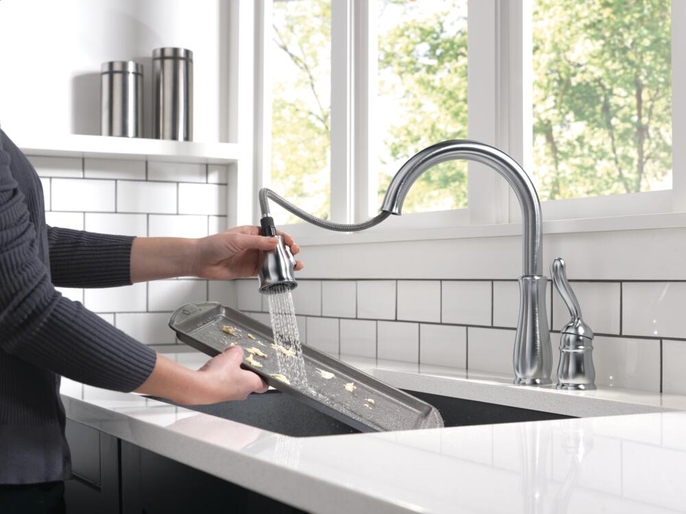 Delta Leland Single Handle Pull-Down Kitchen Faucet